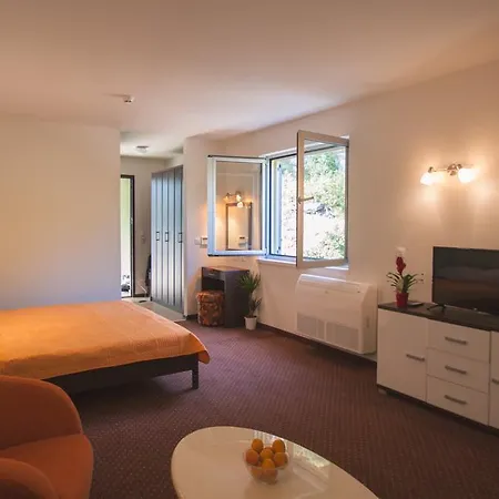 Junona Bed & Breakfast 3*