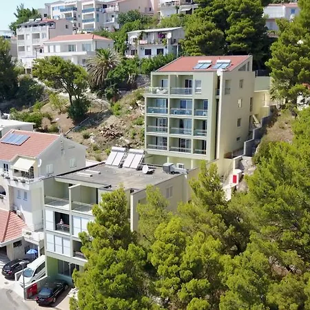 Junona Bed & Breakfast 3*