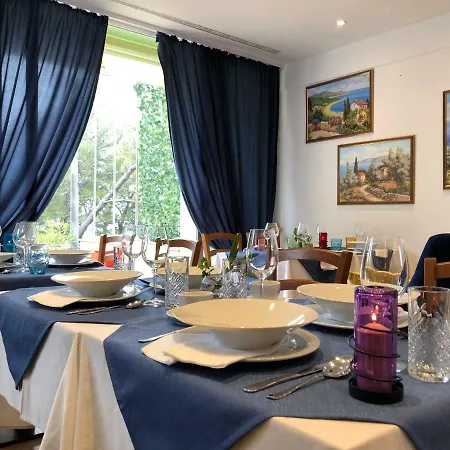Junona Bed & Breakfast 3*